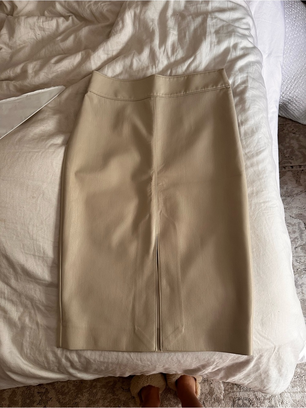 Aritzia Babaton Pegu Faux Leather Pencil Skirt